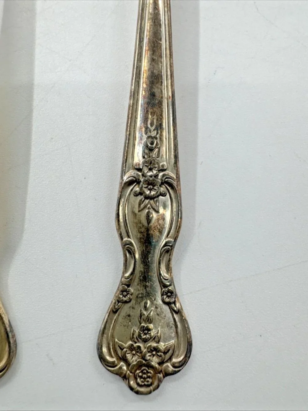 Wm Rogers Magnolia 18 PC Knives Spoons Forks Extra Plate Silverplated 1951 VTG
